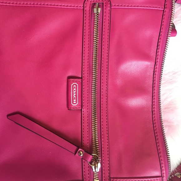 🌺SOLD🌺 Coach Leather Magenta Daisy - Picture 5 of 8